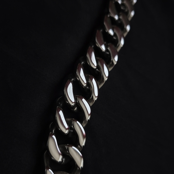 (PICTURES UPDATED) Vitaly RIOT Chain (2) (Silver and Black) - Picture 3 of 9